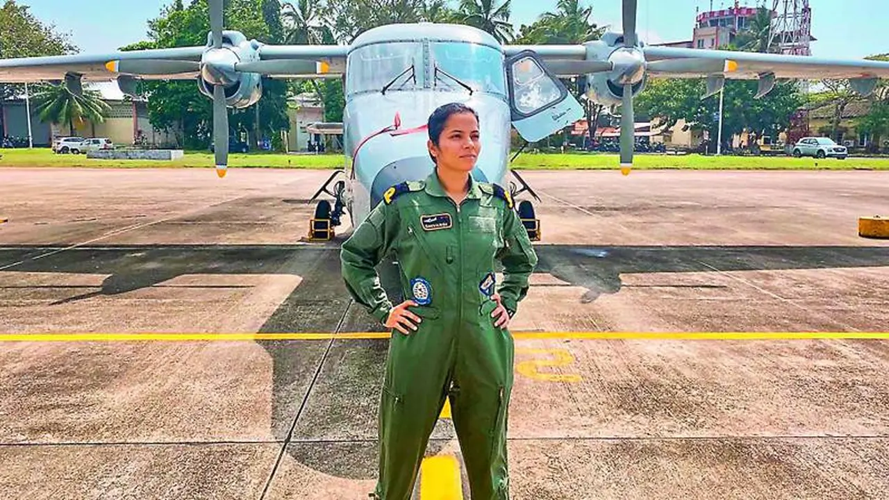 Letnan muda India, Shivangi menjadi pilot wanit pertama dalam kelompok angkatan bersenjata.