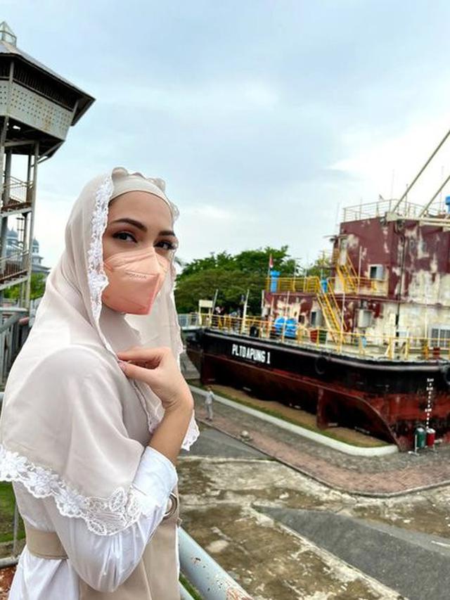 Reisa Broto Asmoro Berhijab