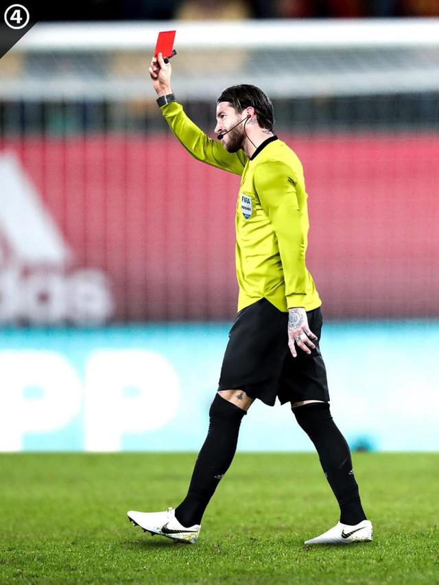 Editan Pesepak Bola Jadi Wasit Ini Bikin Ketawa Geli