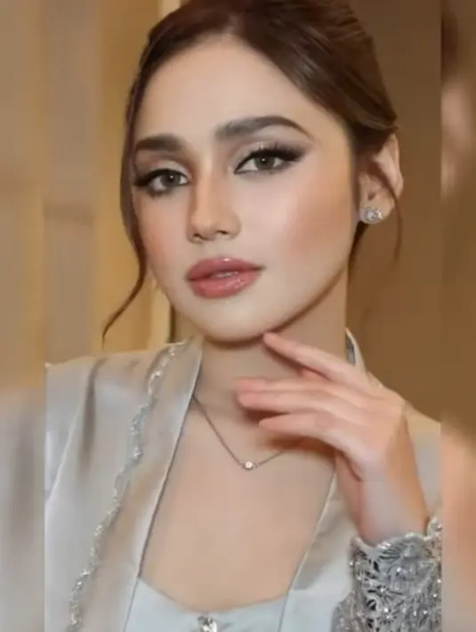 Bahkan ada yang menyebut penampilan Syifa Hadju kali ini bak bidadari. [Instagram/syifahadju]