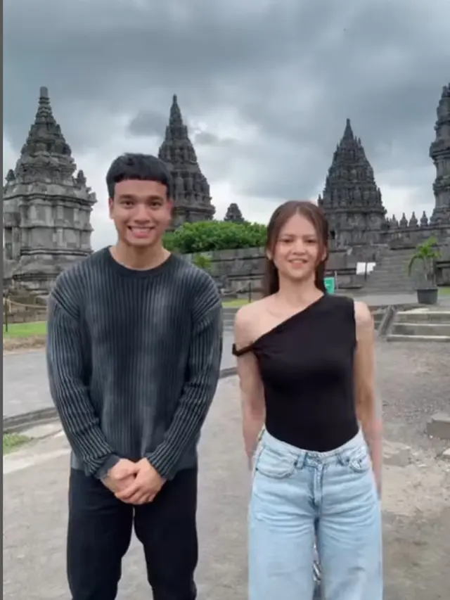 6 Potret Fadly Faisal dan Maudy Effrosina di Prambanan, Netizen Sebut Mitos Akan Putus