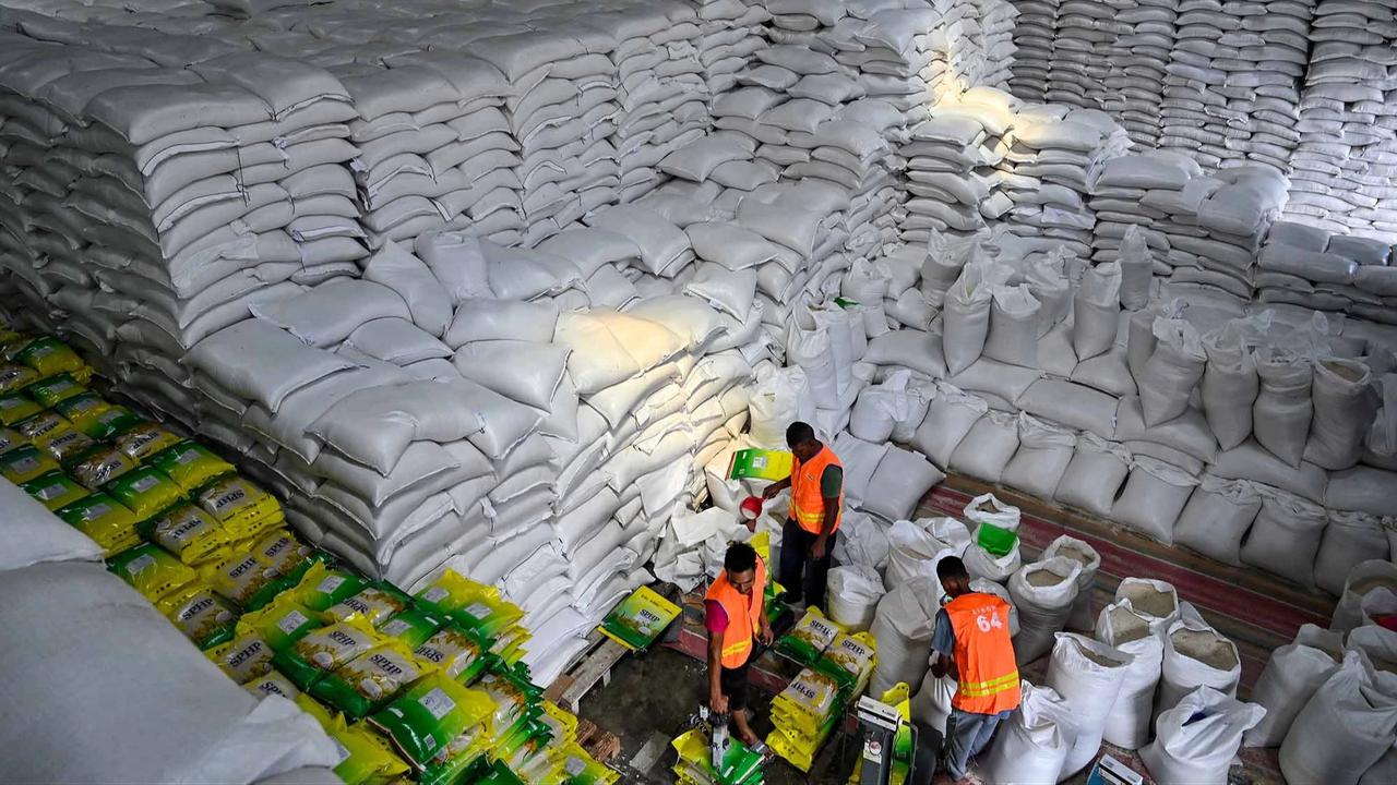FOTO: Bulog Pastikan Stok Beras Sumatera Aman untuk Penanganan Bencana