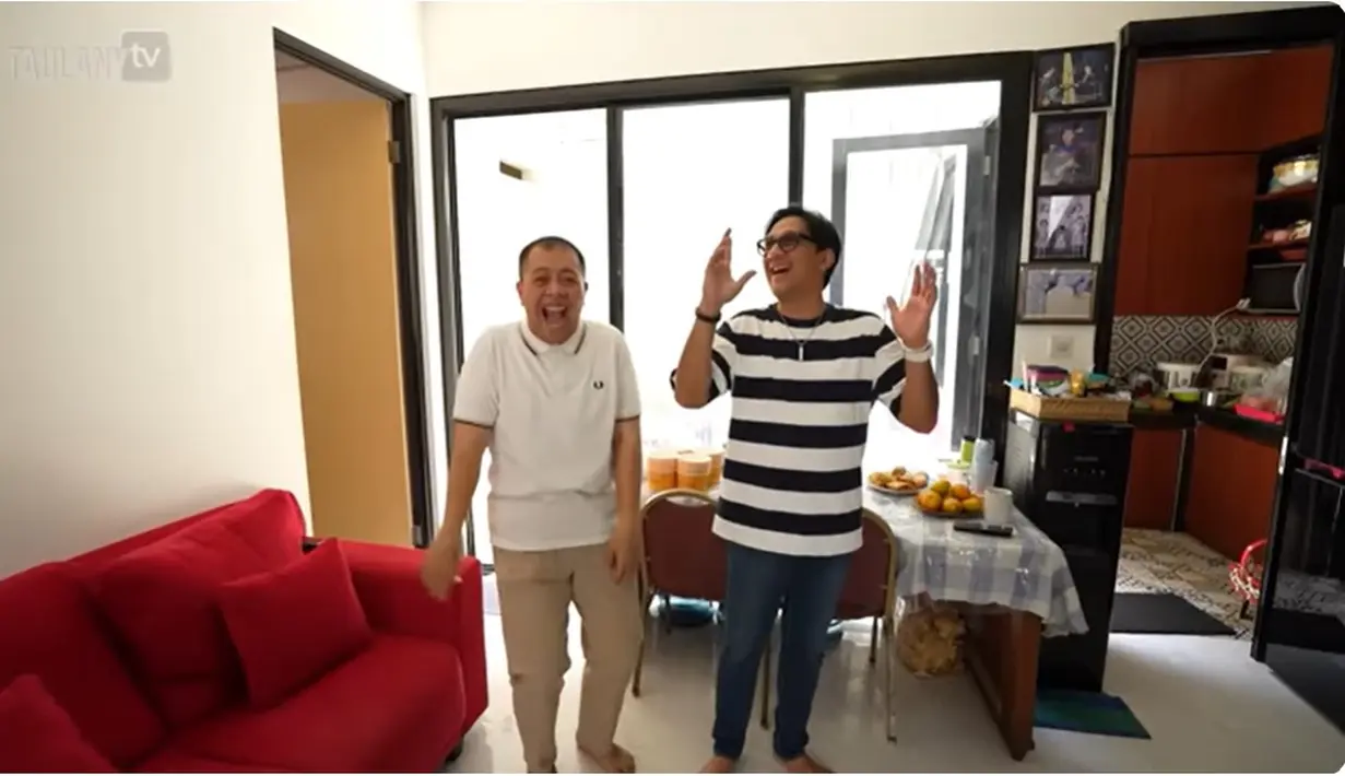 Gilang mengaku, sebelum menempati rumahnya tersebut, sempat ngontrak agar lebih dekat dengan tempat syuting. Baru, pada bulan Maret tahun ini rumahnya ditempati lagi setelah renovasi. [Youtube/TAULANY TV]