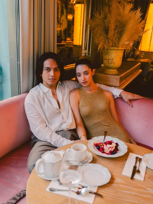 Gaya Couple Good-Looking Ameera Khan dan Jefri Nichol Hadiri Hermes Show di Paris, Jadi Inspirasi Summer Outfit yang Modis