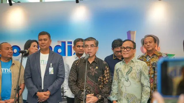 Menteri Ketenagakerjaan (Menaker) Yassierli menyatakan pemerintah berkomitmen untuk memberikan pelindungan jaminan sosial bagi seluruh rakyat Indonesia termasuk pengemudi dan kurir online. Dok Kemnaker