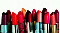 Lipstik merah sebagai pengganti concealer 