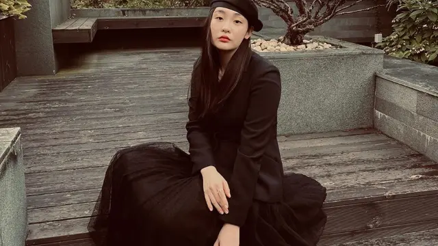 Adu Gaya Selebritis Korea Selatan dan Jepang Membawa Tas Miss Dior. Dok. Dior