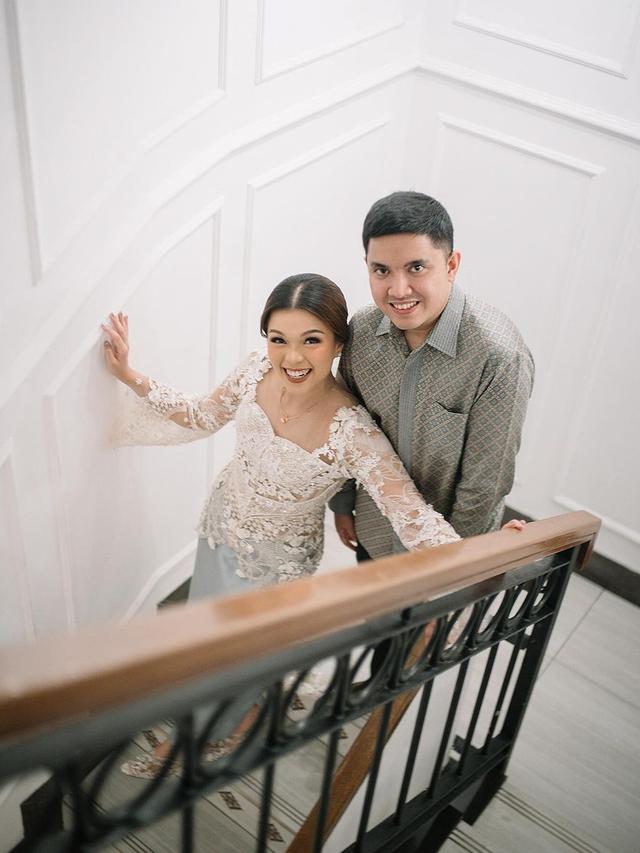 Gaya Kocak Romantis Lamaran Komika Oza Rangkuti dan Aisha Lahtiba, Tampil Simple dengan Busana Serba Lokal