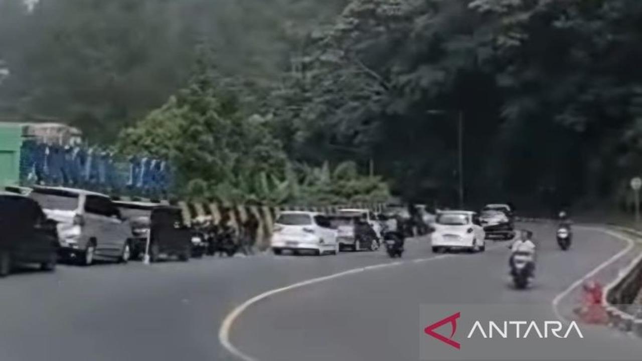 Polres Cianjur Arahkan Pengendara ke Jalur Alternatif Jonggol-Sukabumi Hindari Macet Puncak