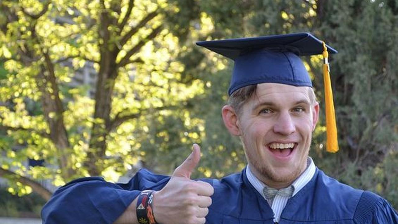 Tips Memberikan Ucapan Wisuda Menyentuh Hati