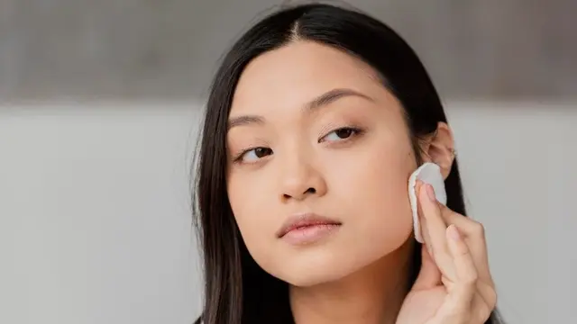 Tips untuk Kulit Berjerawat Tetap Bisa Pakai Makeup (Foto/Sumber: Freepik)