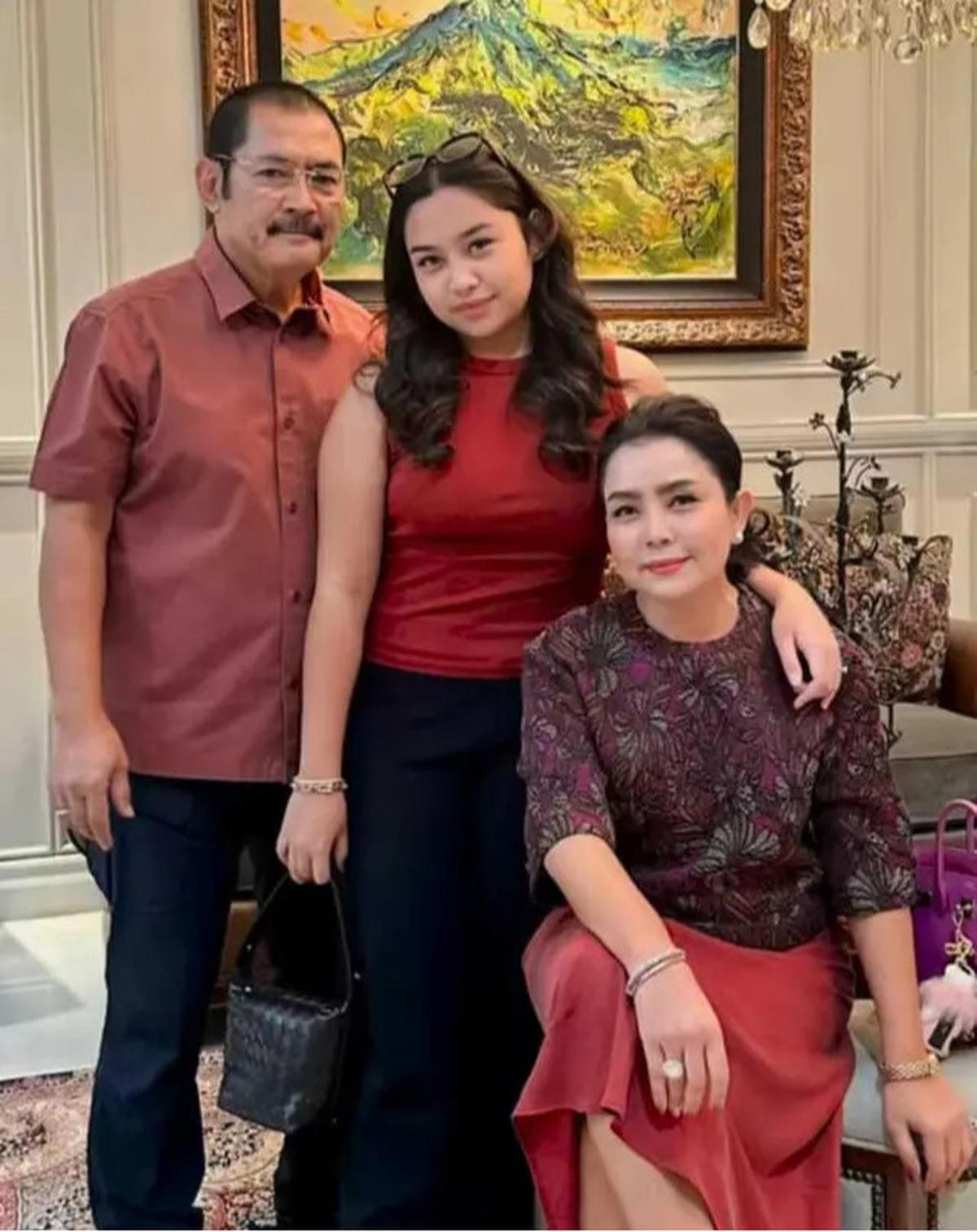 6 Gaya Outfit Mayangsari dan Khirani yang Selalu Kompak, Tampil Bak Bestie