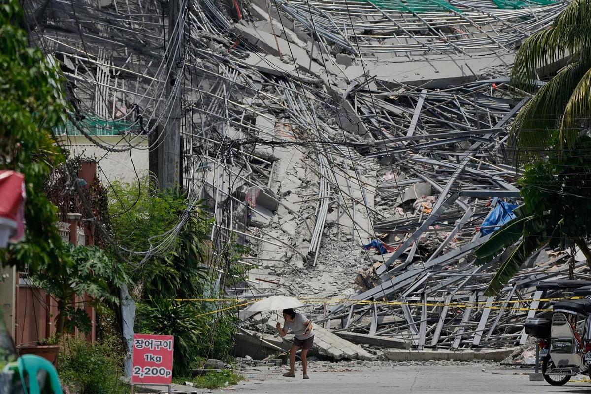 FOTO: Pencarian Korban Gedung Runtuh di Filipina Terus Berlangsung