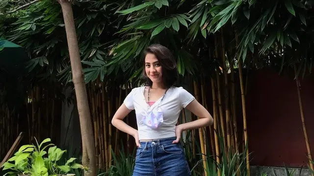 Inspirasi OOTD Adhisty Zara