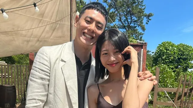 Lee Gwan Hee unggah foto bersama kontestan Single's Inferno 3. [Foto: Instagram/leegwanhee0429]