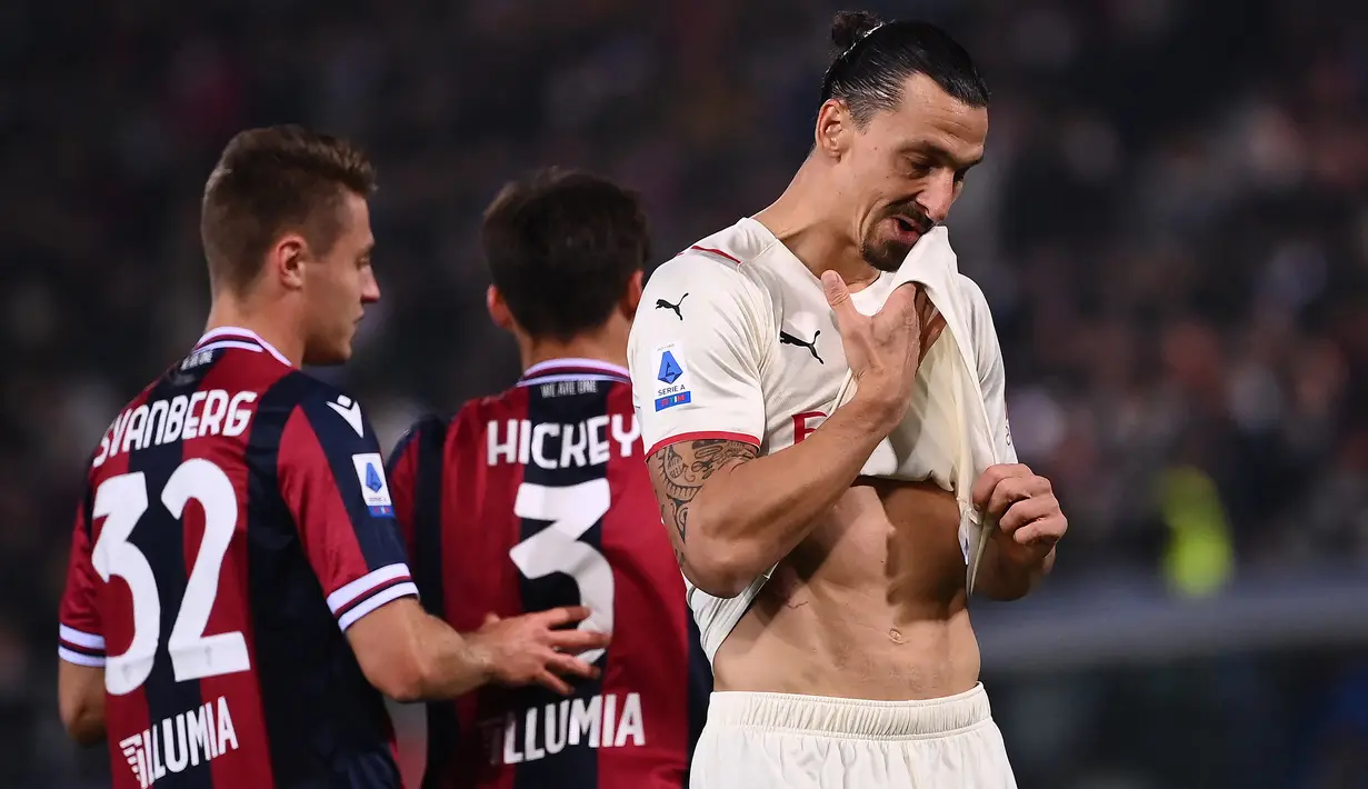 Bologna mampu memperkecil jarak mejadi 1-2 saat babak kedua berjalan 4 menit. Zlatan Ibrahimovic mencetak gol bunuh diri saat menghalau bola dalam situasi sepak pojok. (AFP/Marco Bertorello)