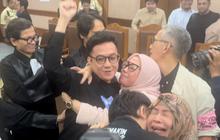 Tangis Haru Ibunda Pecah Usai Delpedro Dinyatakan Bebas