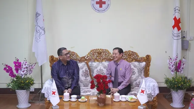 KBRI Yangon menyalurkan bantuan untuk korban Topan Yagi di Myanmar melalui Palang Merah Myanmar (MRCS). (Dok. Kemlu RI)