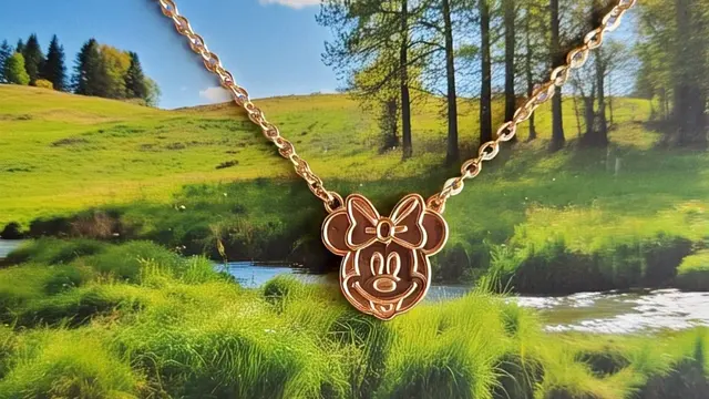 Kalung Dengan Desain Karakter Film Disney/Meta AI