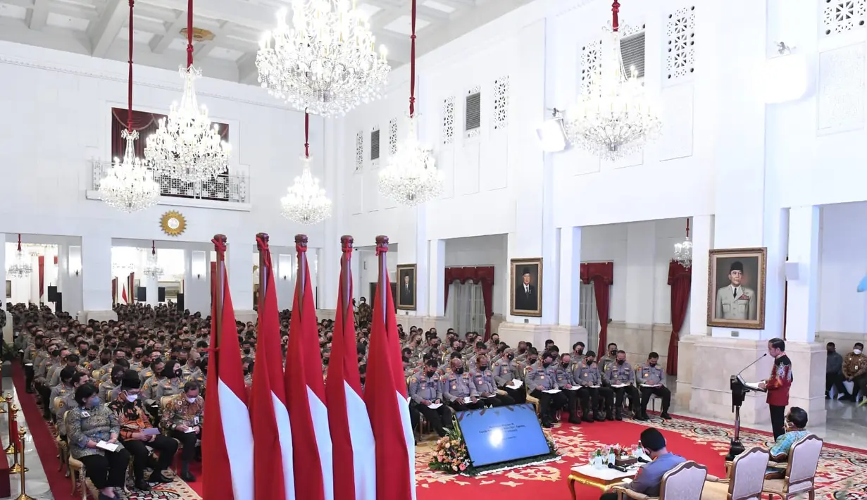 Presiden Joko Widodo memberikan arahan kepada jajaran Kepolisian Negara Republik Indonesia (Polri), di Istana Negara, Jakarta, Jumat (14/10/2022). Pertemuan dihadiri oleh 559 personil Polri yang terdiri dari pejabat utama Mabes Polri, Kapolda, serta Kapolres.  (Foto: Lukas - Biro Pers Sekretariat Presiden)