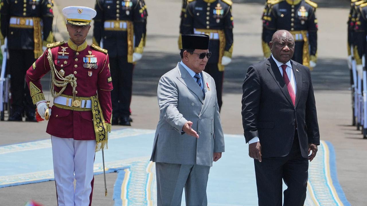 VIDEO: Gagah Pasukan Berkuda TNI Kawal Presiden Afrika Selatan, Disambut Pelukan Hangat Prabowo