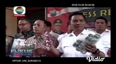 Meski sering dilakukan razia, namun peredaran kosmetik ilegal di Jawa Timur masih marak terjadi. Anggota Subdit l Krimsus Polda Jatim, membongkar peredaran kosmetik yang tidak memiliki ijin edar.