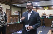 VIDEO: Awali Sidang, Hasto Kepalkan Tangan Tinggi Jelang Putusan Vonis