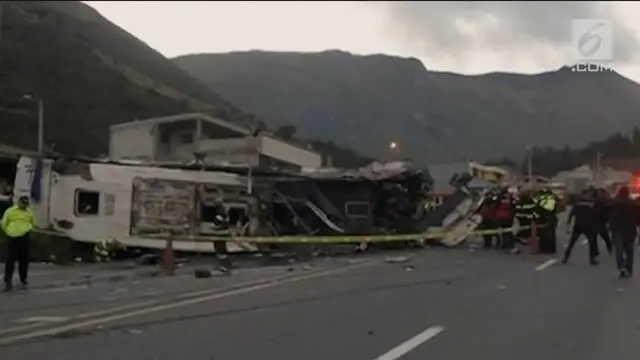Sebuah bus pariwisata yang membawa turis dari Kolombia dan Venezuela mengalami kecelakaan di Ekuador, menewaskan 24 orang dan melukai 15 orang lainnya.