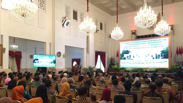 BPK menyerahkan LHP LKPP dan IHPS semester II di Istana Negara, Rabu (29/5/2019)