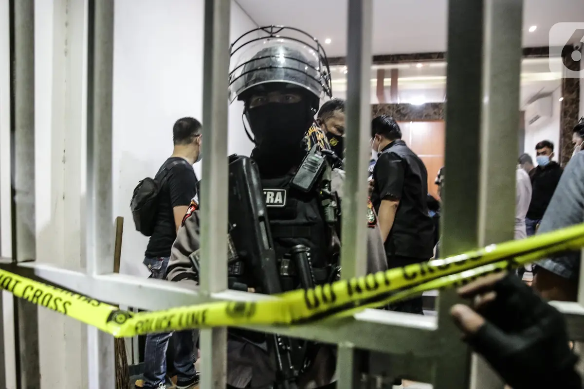 Usai Munarman Ditangkap, Polisi Geledah Kantor Sekretariat FPI