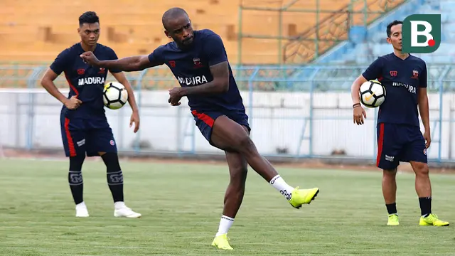 Greg Nwokolo (Madura United)
