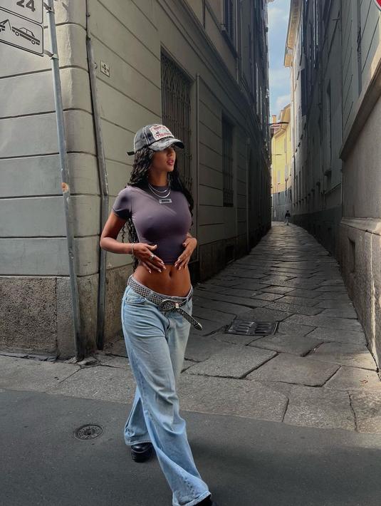 10 Pesona Model Brazil Juliana Nalu yang Taklukkan Kanye West dalam 2 ...