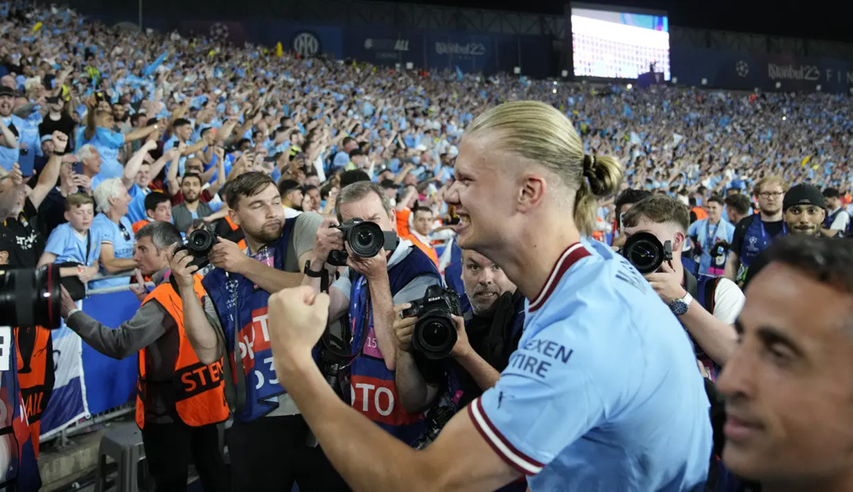 <p>Pesaing terdekat Erling Haaland untuk meraih sepatu emas Liga Champions adalah winger Liverpool Mohamed Salah. Namun itupun terpaut empat gol. (AP Photo/Emrah Gurel)</p>