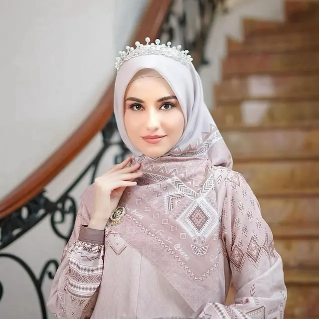 6 Potret Terbaru Loide Christina Pemeran Suster Shophie di Film Hafalan Shalat Delisa