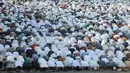 Umat muslim melaksanakan salat Idul Fitri 1 Syawal 1440 Hijriah di Jatinegara, Jakarta,Rabu (5/6/2019). Pemerintah menetapkan Idul Fitri 1440 Hijriah dirayakan secara nasional pada hari ini. (merdeka.com/Imam Buhori)