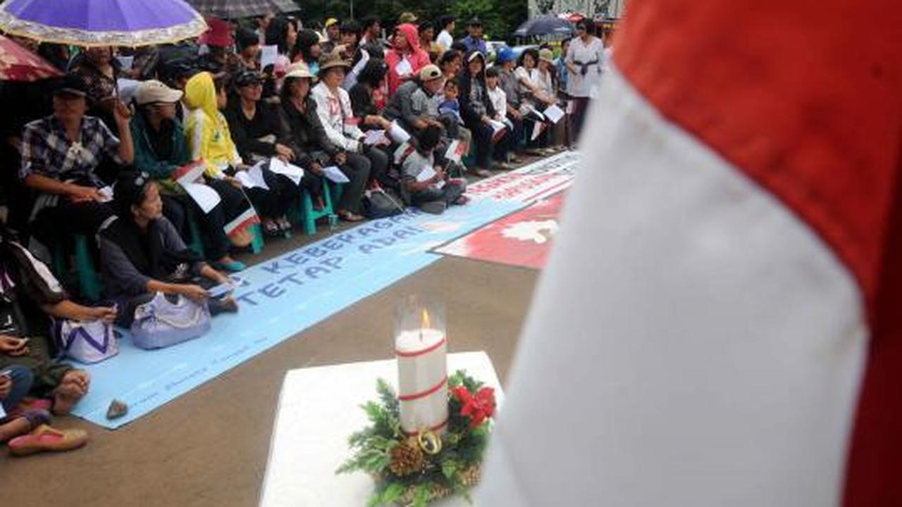 Jemaat GKI &amp; HKBP Natalan di depan Istana Presiden