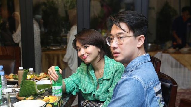 Wika Salim dan Max Adam