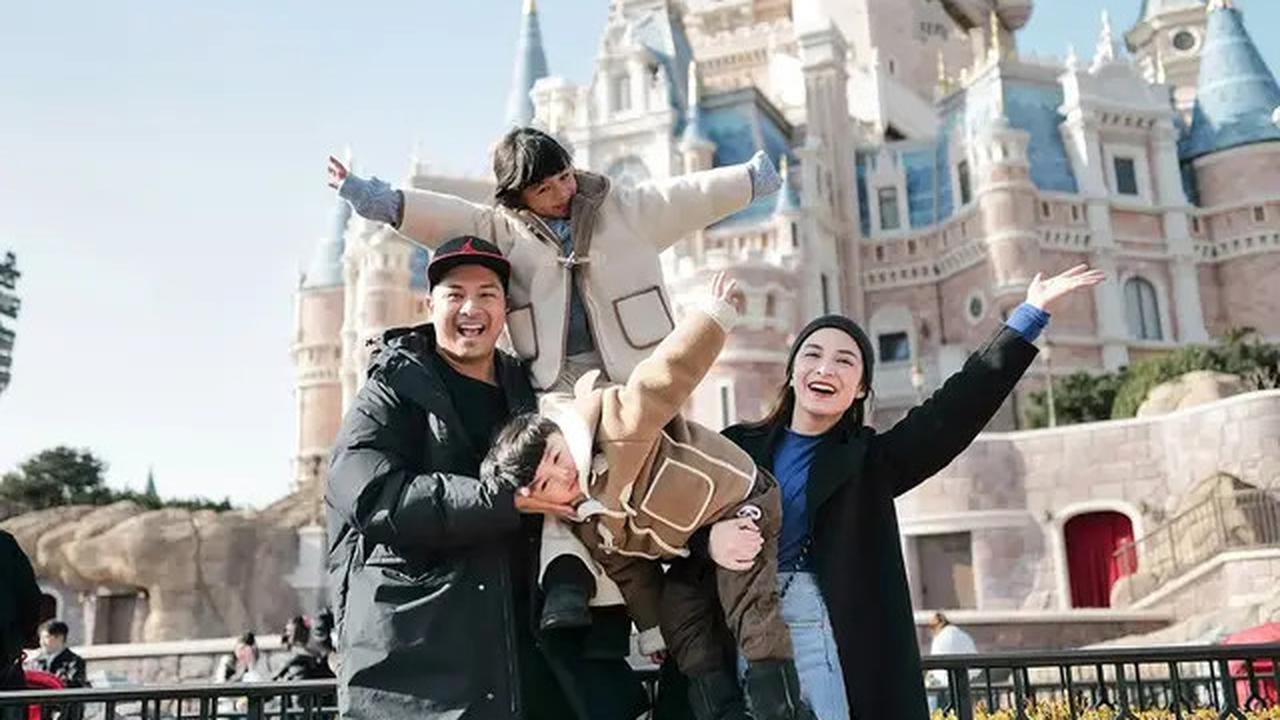 7 Potret Chelsea Olivia dan Glenn Kunjungi Spot Saat Prewedding, 10 Tahun Menikah