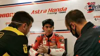 Pebalap Moto3 Mario Aji Ujian SIM di Polresta Magetan, Lulus?