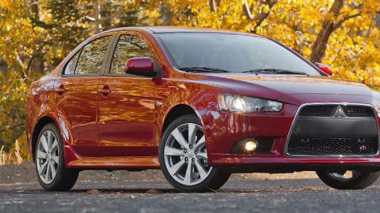 Mitsubishi Lancer 2014
(Foto: Autoguide)