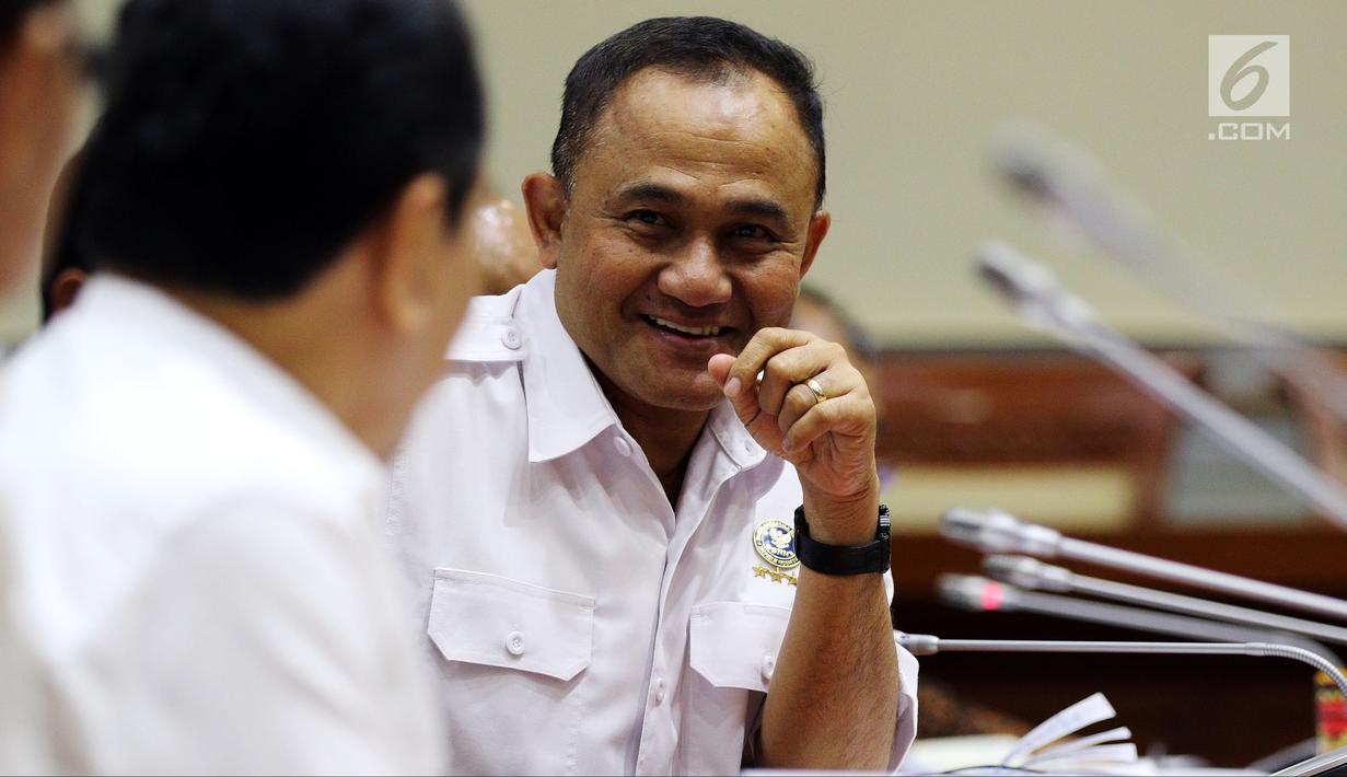 Kepala BNN Irjen Pol Heru Winarko saat Rapat Dengar Pendapat (RDP) dengan Komisi III DPR di Jakarta, Kamis (7/6). Rapat membahas Rencana Kerja dan Anggaran Kementerian dan Lembaga (RKAKL) dan Rencana Kerja Pemerintah (RKP) 2019. (Liputan6.com/JohanTallo)
