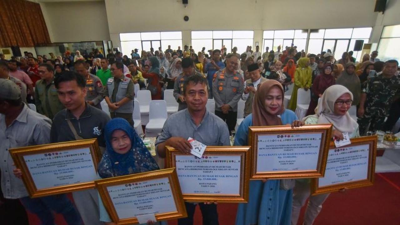 Menko PMK Pimpin Penyaluran Stimulan Bencana, Percepat Pemulihan Korban Hidrometeorologi
