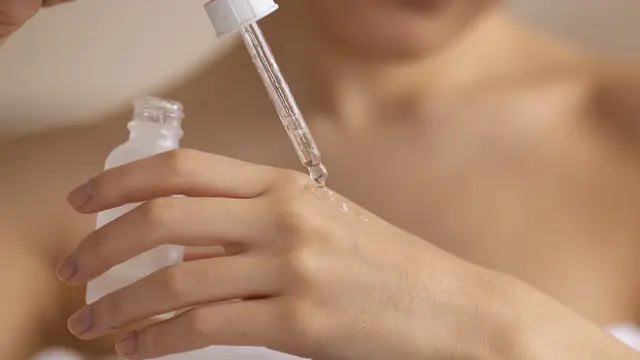 Produk Terbaru Clarins, Bright Plus [Advanced] Serum & Serum-In-Lotion (photo by freepik.com)