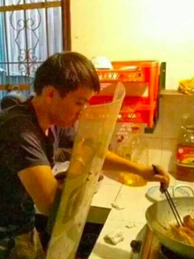 6 Kelakuan Absurd Bapak-Bapak Saat Masak, Siap-Siap Ketawa Geli