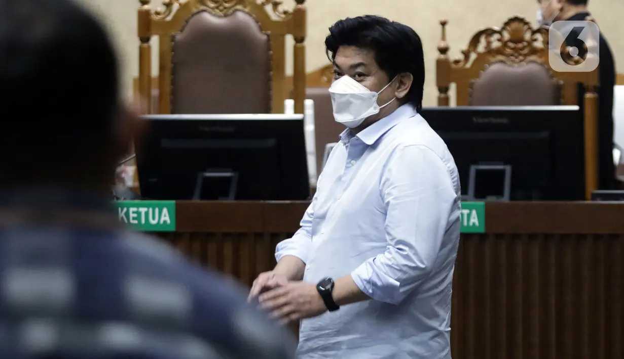Terdakwa korupsi PT ASABRI, Heru Hidayat di Pengadilan Tipikor Jakarta, Selasa (18/1/2022). Majelis hakim memvonis nihil dan menyatakan terdakwa tidak bisa di pidana penjara karena sudah mendapat hukuman maksimal dalam perkara lain, korupsi PT Asuransi Jiwasraya. (Liputan6.com/Helmi Fithriansyah)