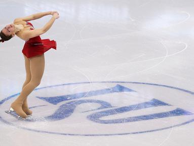 Atlet Inggris Raya, Kristen Spours, beraksi di nomor Ladies Short Program Kejuaraan Dunia Figure Skating di Boston, Massachusetts, AS, (31/03/2016). (Reuters/Brian Snyder)