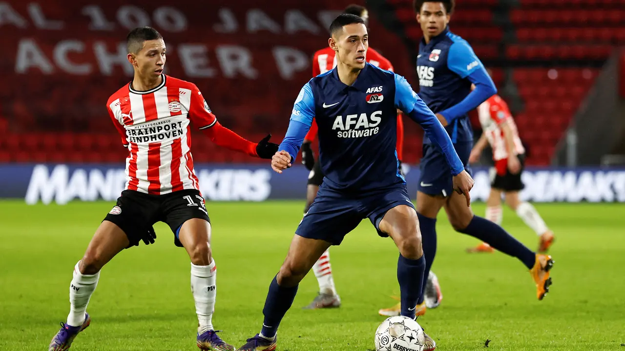 Foto: Naturalisasi Mees Hilgers dan Kevin Diks Gagal Tanpa Restu Orang Tua, Shin Tae-yong Sodorkan Gantinya Gelandang Asal AZ Alkmaar