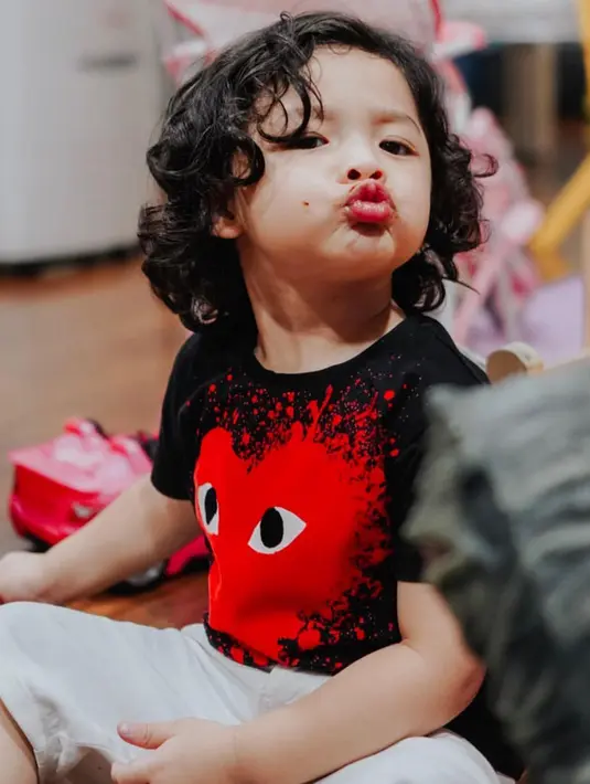 Tak sedikit warganet yang ikutan gemas dengan tingkah Arsya yang lucu.   (Liputan6.com/IG/@arsya.hermansyah)