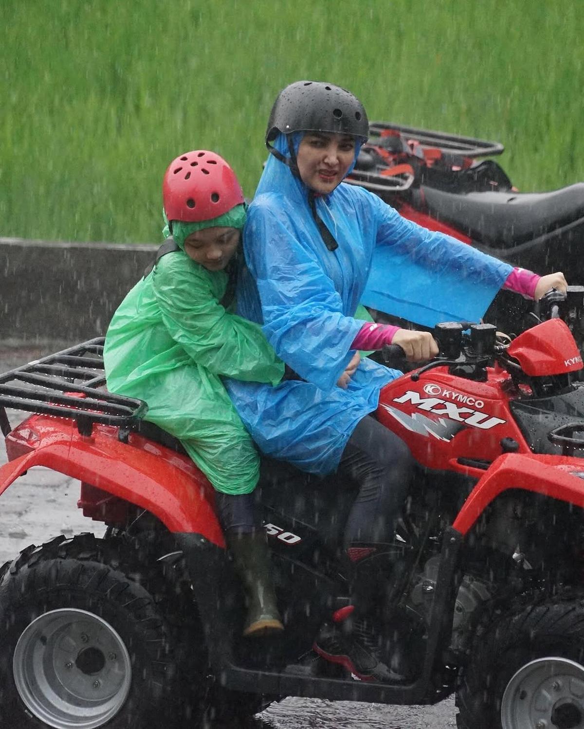 Momen Seru Liburan Keluarga Anang Hermansyah di Bali