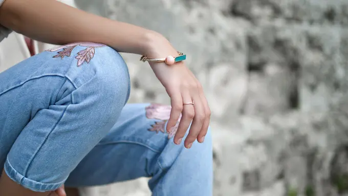 5 Aksesoris Ini Wajib Pakai Saat Kamu Bepergian